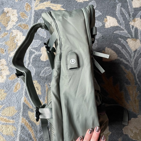 Viral Amazon Backpack Sage Green - Picture 9 of 10